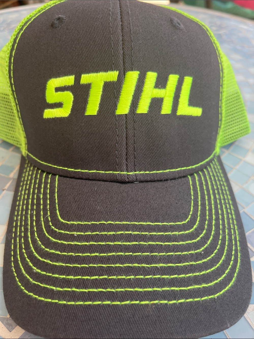 STIHL Men’s Two-Tone Black & Neon Yellow Trucker Hat
